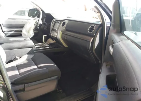 2018 Toyota Tundra Sr5 5.7L V8 z USA, uszkodzony, nr VIN 5TFDW5F16JX698796